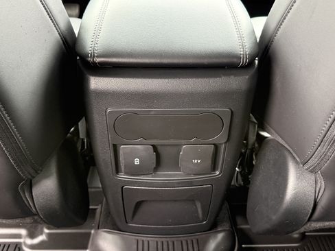 Used 2023 Ford Explorer XLT w/ Equipment Group 202A AWD/4WD image 18