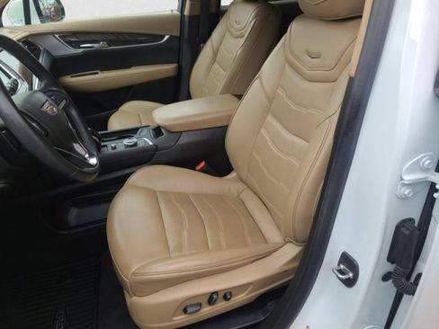 Used 2023 Cadillac XT6 FWD image 11