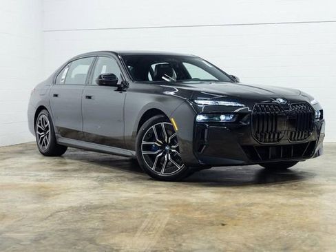 Used 2025 BMW 760i xDrive w/ Executive Package AWD/4WD image 4