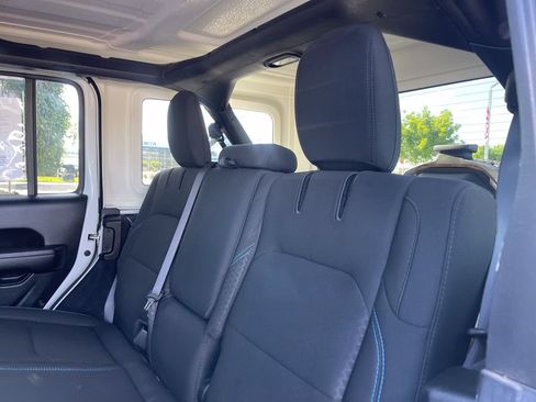 Used 2024 Jeep Wrangler Unlimited Rubicon 4xe AWD/4WD image 16