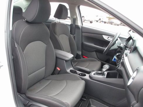 Used 2024 Kia Forte LXS w/ LXS Technology Package image 17