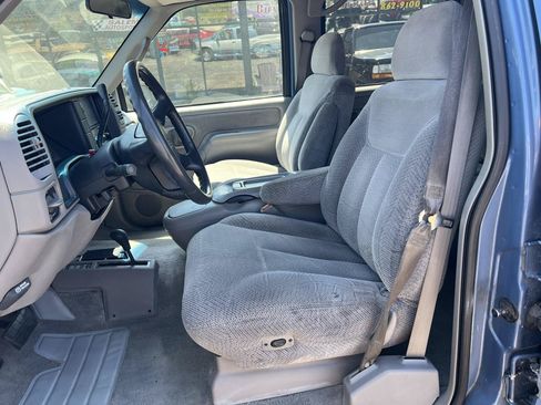 Used 1995 Chevrolet Suburban 4WD image 7