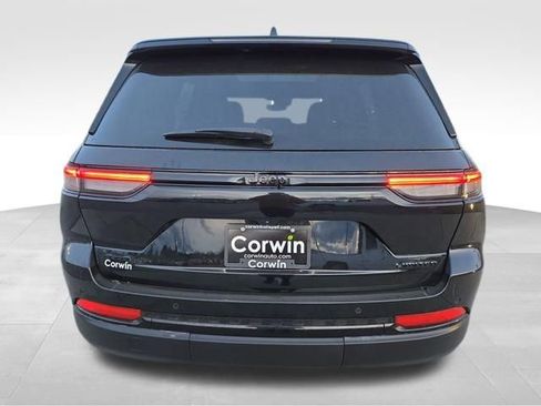 Used 2024 Jeep Grand Cherokee Limited w/ Black Appearance Package image 11