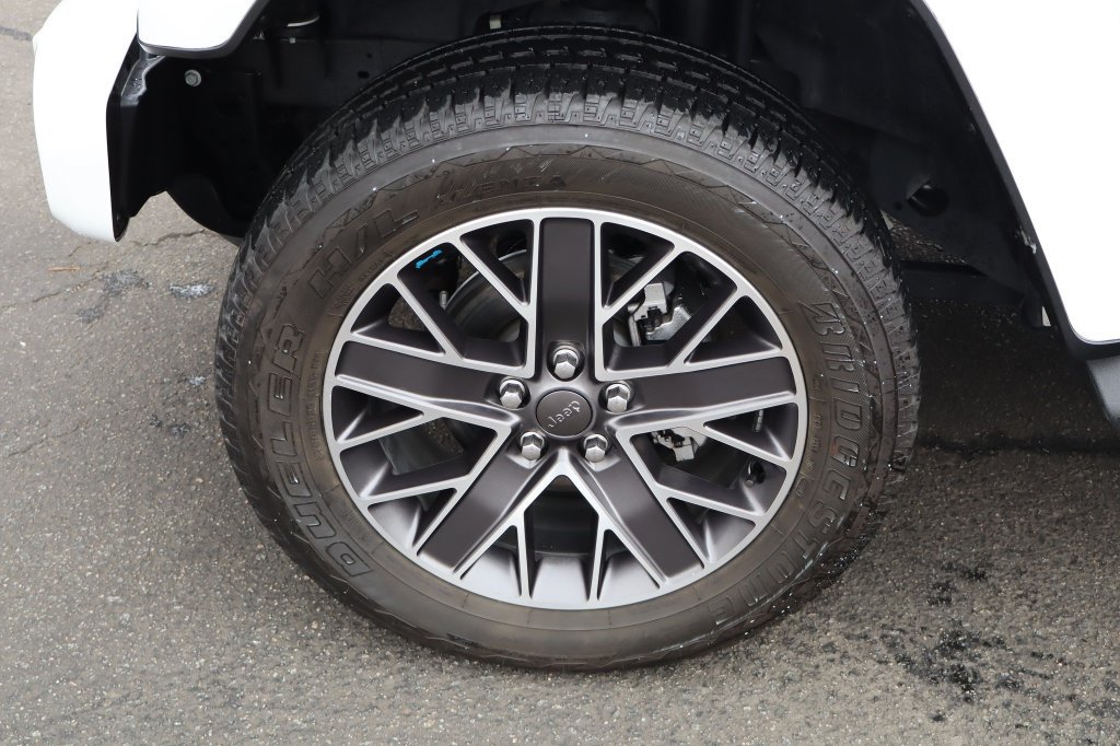 Used 2022 Jeep Wrangler Unlimited Sahara AWD/4WD image 14