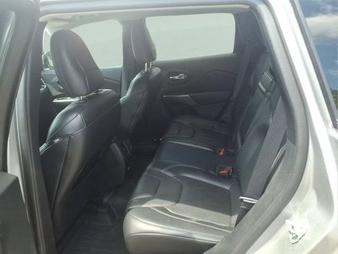 Used 2019 Jeep Cherokee Limited AWD/4WD image 7
