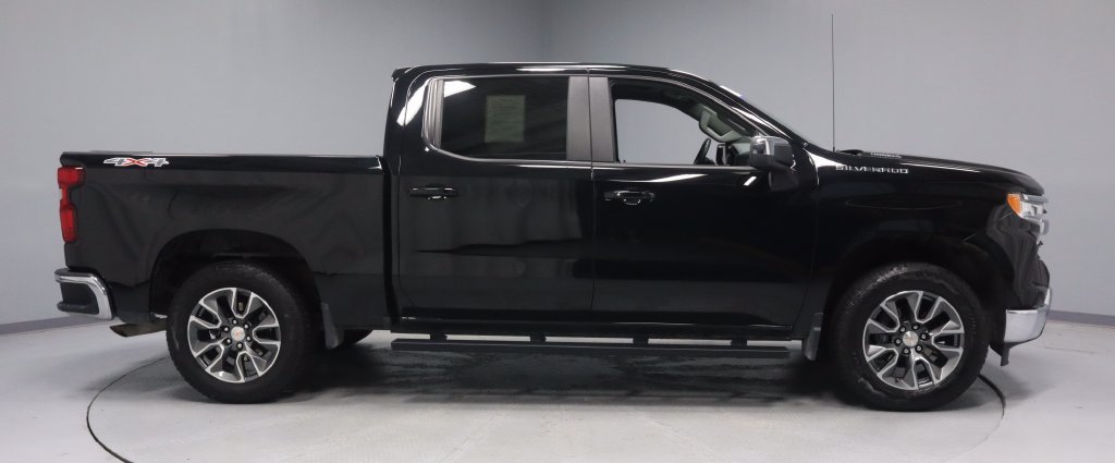 Used 2025 Chevrolet Silverado 1500 LT AWD/4WD image 3