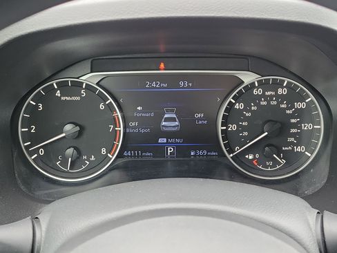 Used 2025 Nissan Altima 2.5 SV FWD image 23