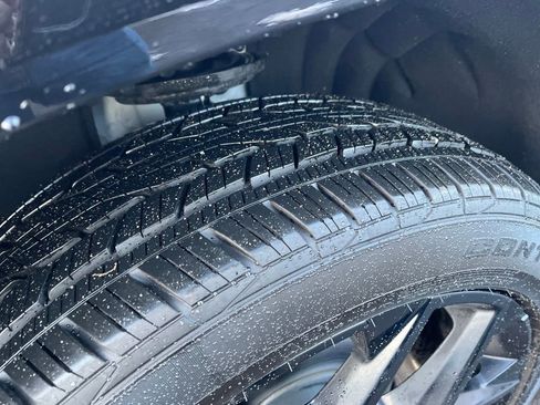 Used 2025 Chevrolet Traverse RS image 30