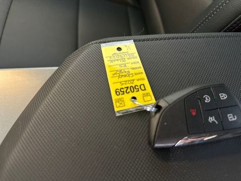 Used 2025 Chevrolet Equinox EV RS image 30