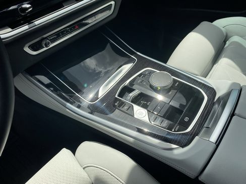 Used 2025 BMW X5 sDrive40i w/ M Sport Package image 33