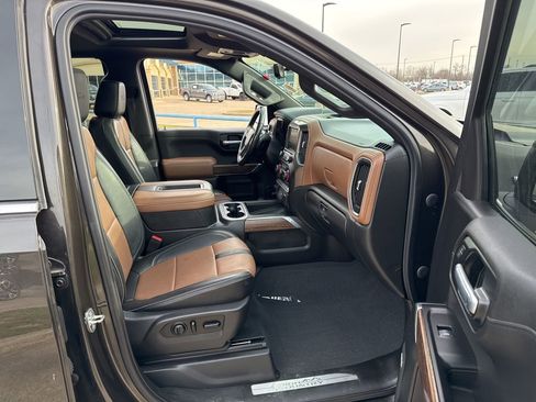 Used 2021 Chevrolet Silverado 1500 High Country w/ Technology Package image 13