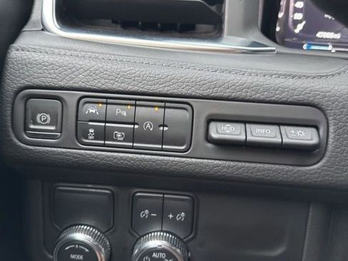 Used 2024 GMC Yukon XL Denali image 22