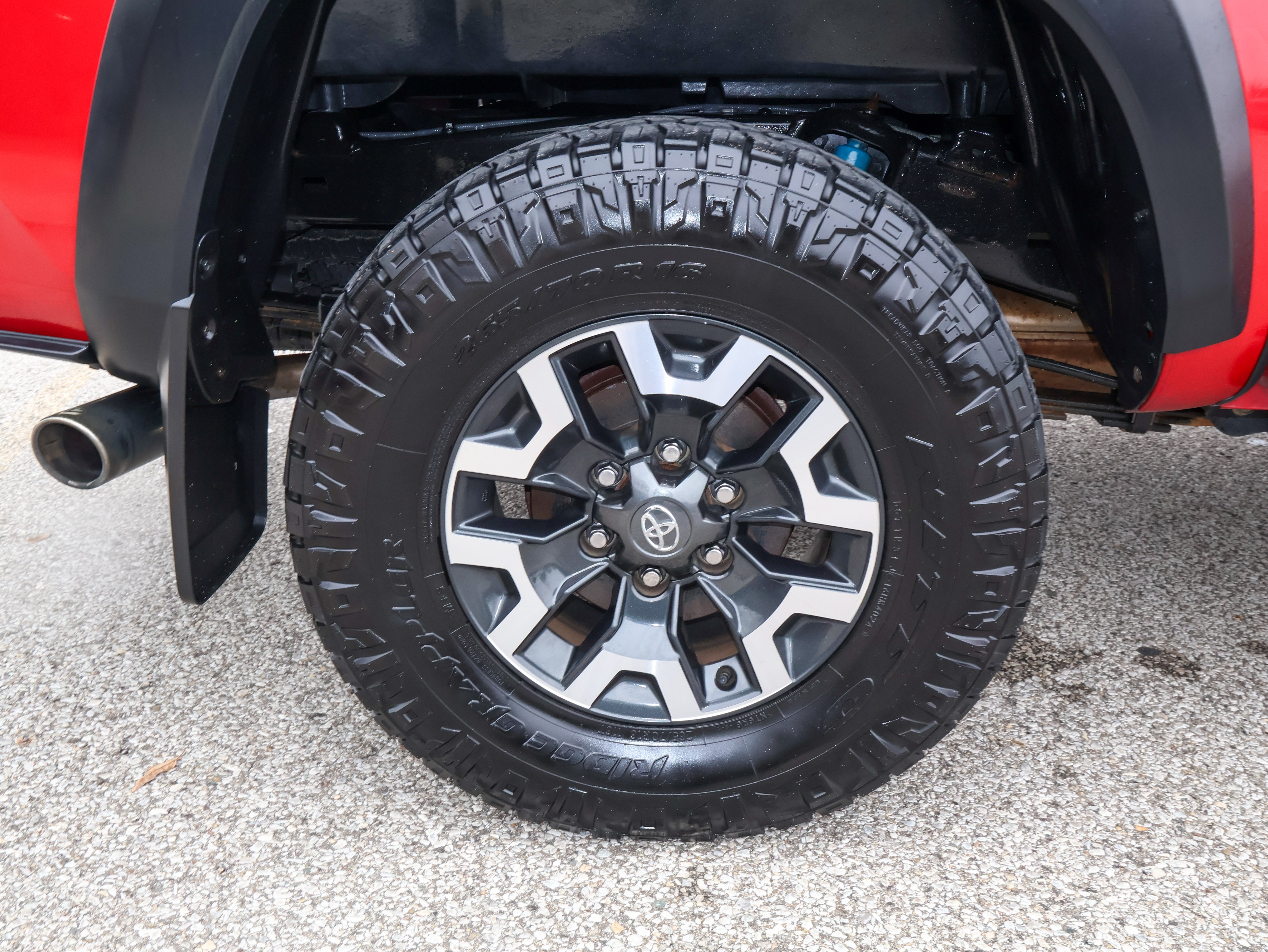 Used 2022 Toyota Tacoma TRD Off-Road w/ Technology Package AWD/4WD image 35
