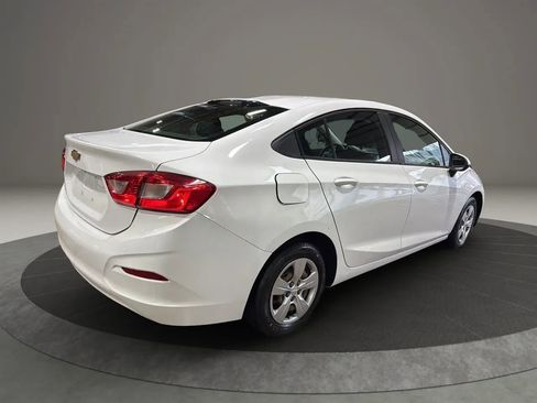 Used 2018 Chevrolet Cruze LS image 5