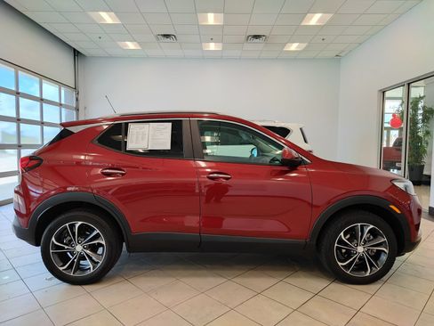 Used 2022 Buick Encore GX Select AWD/4WD image 2