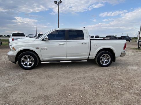 Used 2017 RAM 1500 Laramie image 3