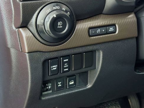 Used 2023 Nissan Titan PRO-4X w/ Pro-4x Convenience Package AWD/4WD image 11
