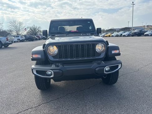 Used 2025 Jeep Gladiator Sport image 8