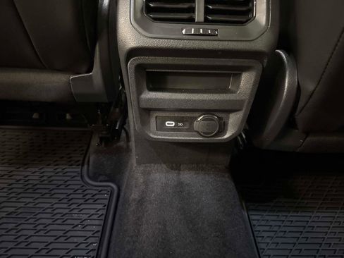 Certified 2024 Volkswagen Tiguan SE image 16