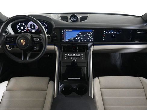 Certified 2024 Porsche Panamera 4 image 11
