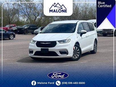 Used 2023 Chrysler Pacifica Touring-L