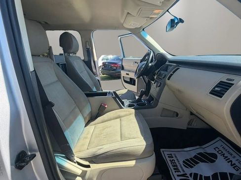 Used 2017 Ford Flex SE image 10