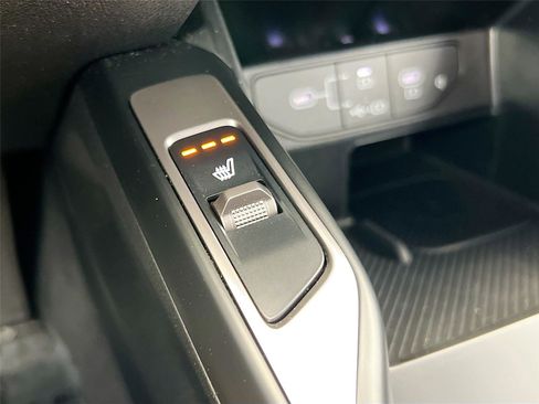 Used 2025 Kia Sorento S image 18