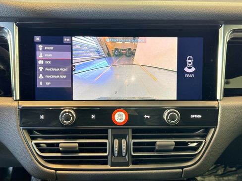 Used 2025 Porsche Macan image 17