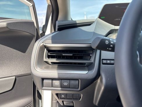 New 2026 Toyota Prius LE image 18