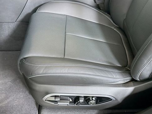 New 2025 Jeep Grand Cherokee L Overland w/ Luxury Tech Group IV image 19