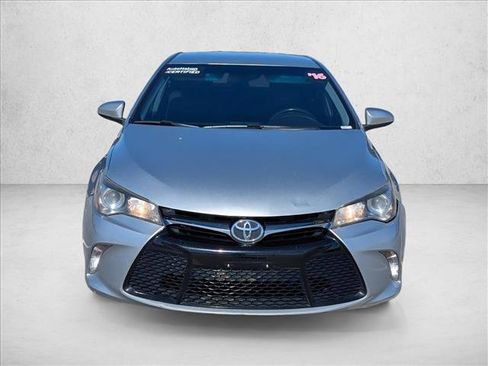 Used 2017 Toyota Camry SE image 2