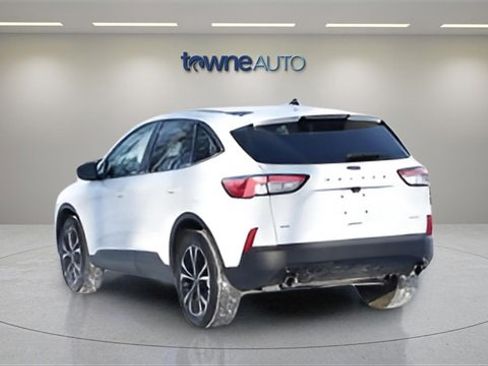 Used 2022 Ford Escape SE w/ SE Sport Appearance Package image 4