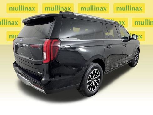 Certified 2025 Ford Expedition Max Platinum image 4