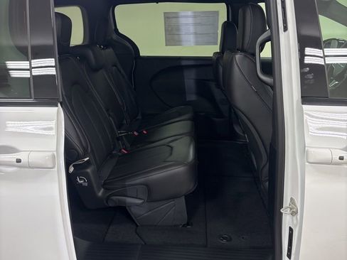 New 2026 Chrysler Pacifica Select FWD image 31