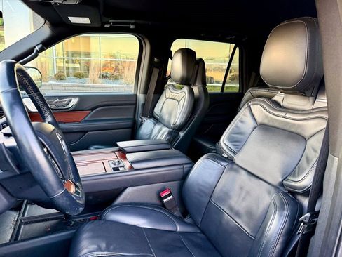 Used 2022 Lincoln Navigator L Reserve image 9