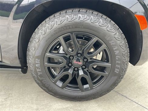 Used 2023 GMC Yukon AT4 w/ AT4 Premium Plus Package image 34