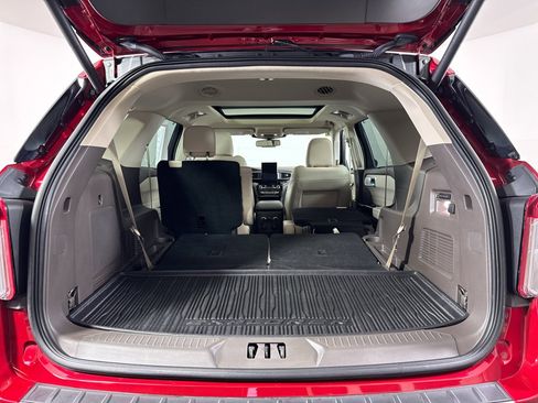 Used 2023 Ford Explorer Platinum w/ Technology Package image 8