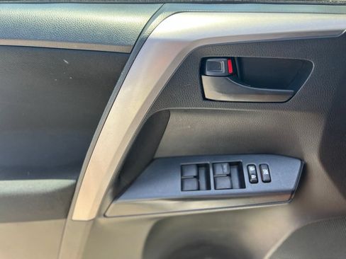 Used 2016 Toyota RAV4 LE FWD image 16