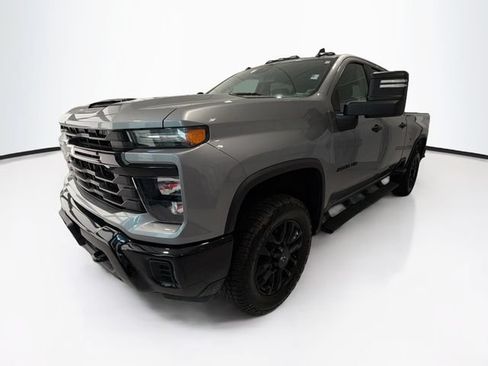 Used 2025 Chevrolet Silverado 2500 Custom w/ Custom Convenience Package AWD/4WD image 3