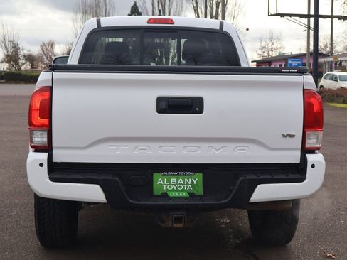 Used 2017 Toyota Tacoma TRD Sport w/ Premium & Technology Package image 5