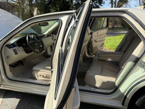 Used 2011 Cadillac DTS image 37