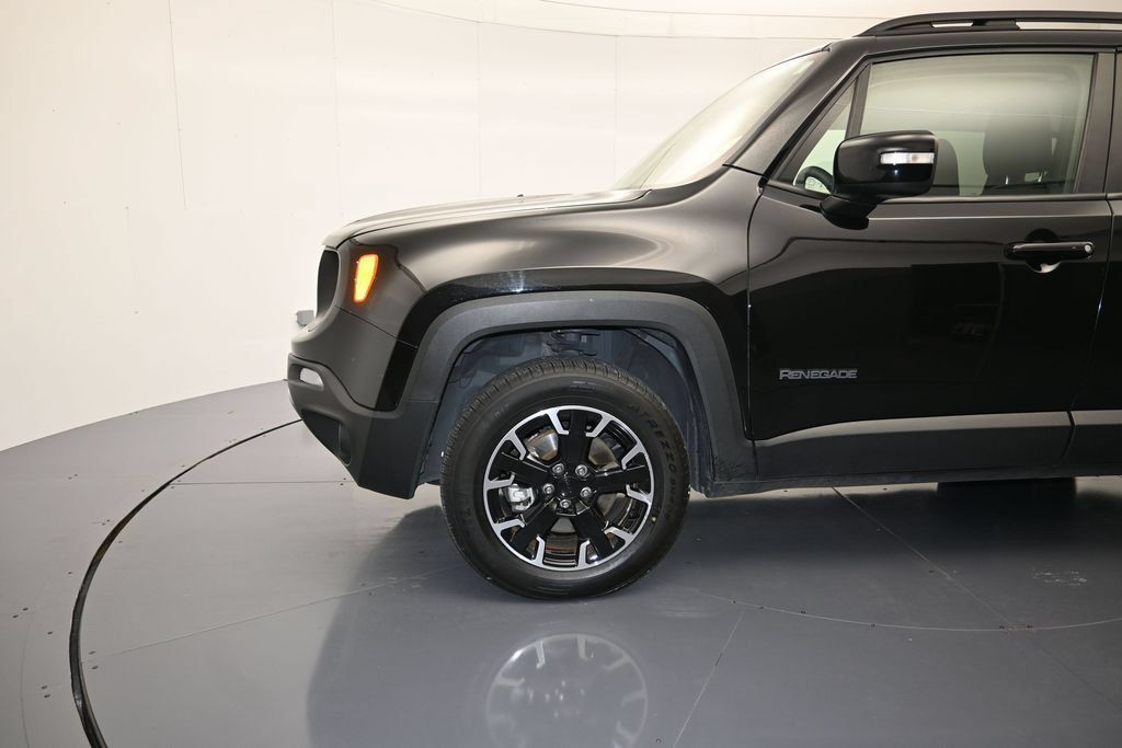 Used 2023 Jeep Renegade Latitude AWD/4WD image 9