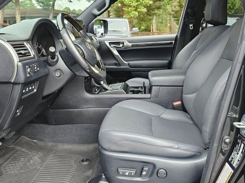 Used 2023 Lexus GX 460 Premium w/ Accessory Package image 5