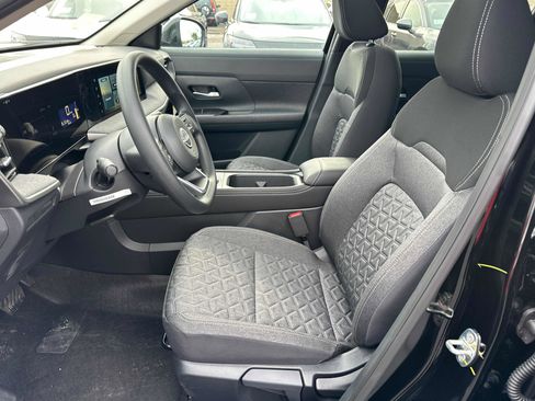 New 2025 Nissan Kicks SV w/ SV Premium Package image 9