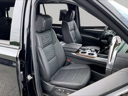 Used 2025 Cadillac Escalade Sport Platinum w/ LPO, ONYX Package AWD/4WD image 21