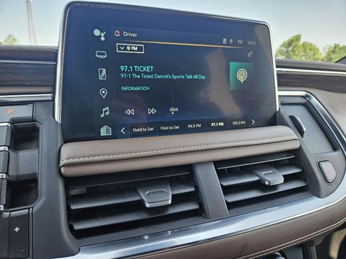 Used 2023 Chevrolet Suburban High Country w/ Advanced Technology Package AWD/4WD image 27