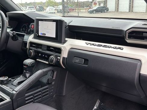 Certified 2024 Toyota Tacoma TRD Off-Road image 39