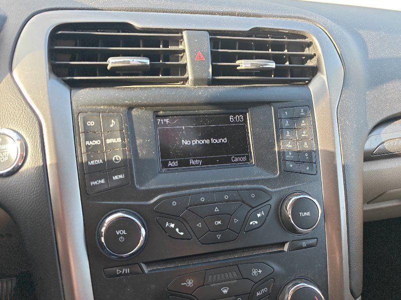 Used 2017 Ford Fusion SE FWD image 12