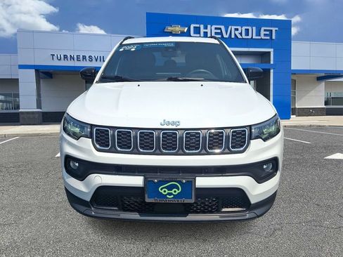 Used 2024 Jeep Compass Latitude AWD/4WD image 2