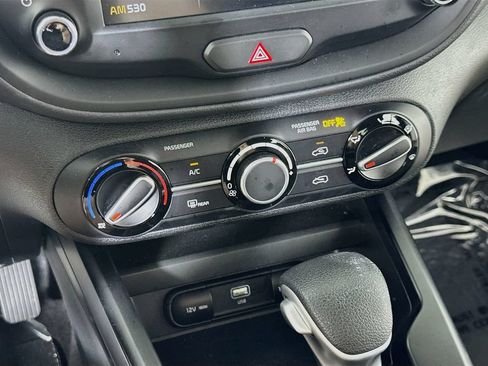 Used 2025 Kia Soul LX w/ LX Technology Package FWD image 26
